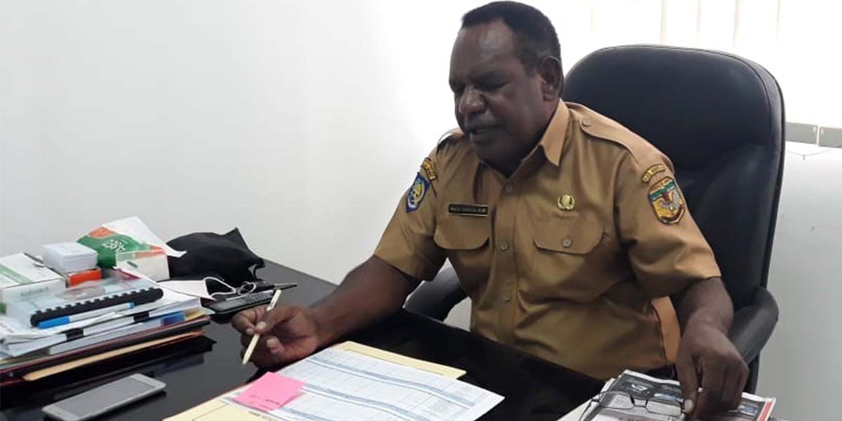 Kepala Dinas Ketenagakerjaan dan Transmigrasi (Disnakertrans) Kabupaten Mimika, Paulus Yanengga.